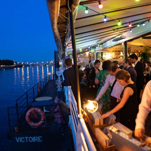 soirée péniche sur la seine vestiare collective PREFERENCE EVENTS